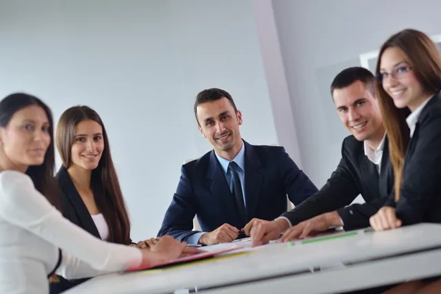 meeting, workplace, team, office, group, business, teamwork, conference, company, colleagues, coworkers, brainstorming, discussion, cooperation, seminar, meeting, meeting, meeting, meeting, meeting, team, team, teamwork, discussion. Introduction d'un logiciel : phases, rôles et formation en entreprise